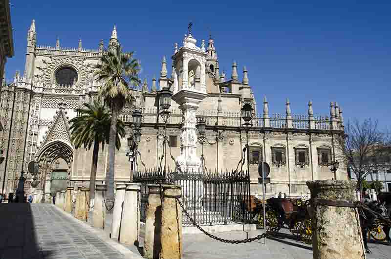 Sevilla 008 - catedral y Giralda.jpg